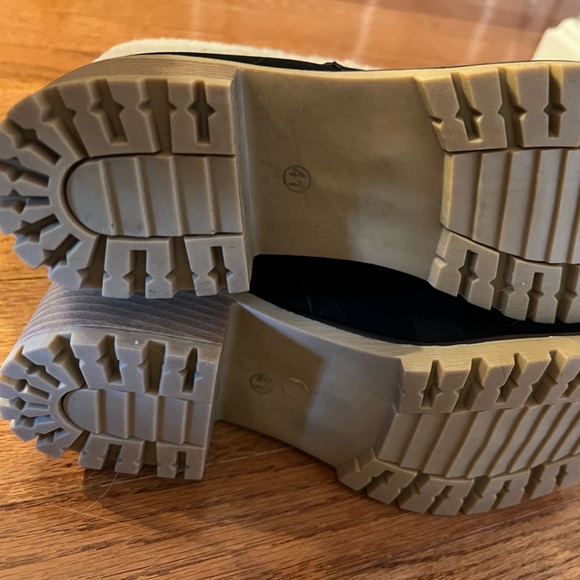 Fold over black boots - Picture 2 of 3